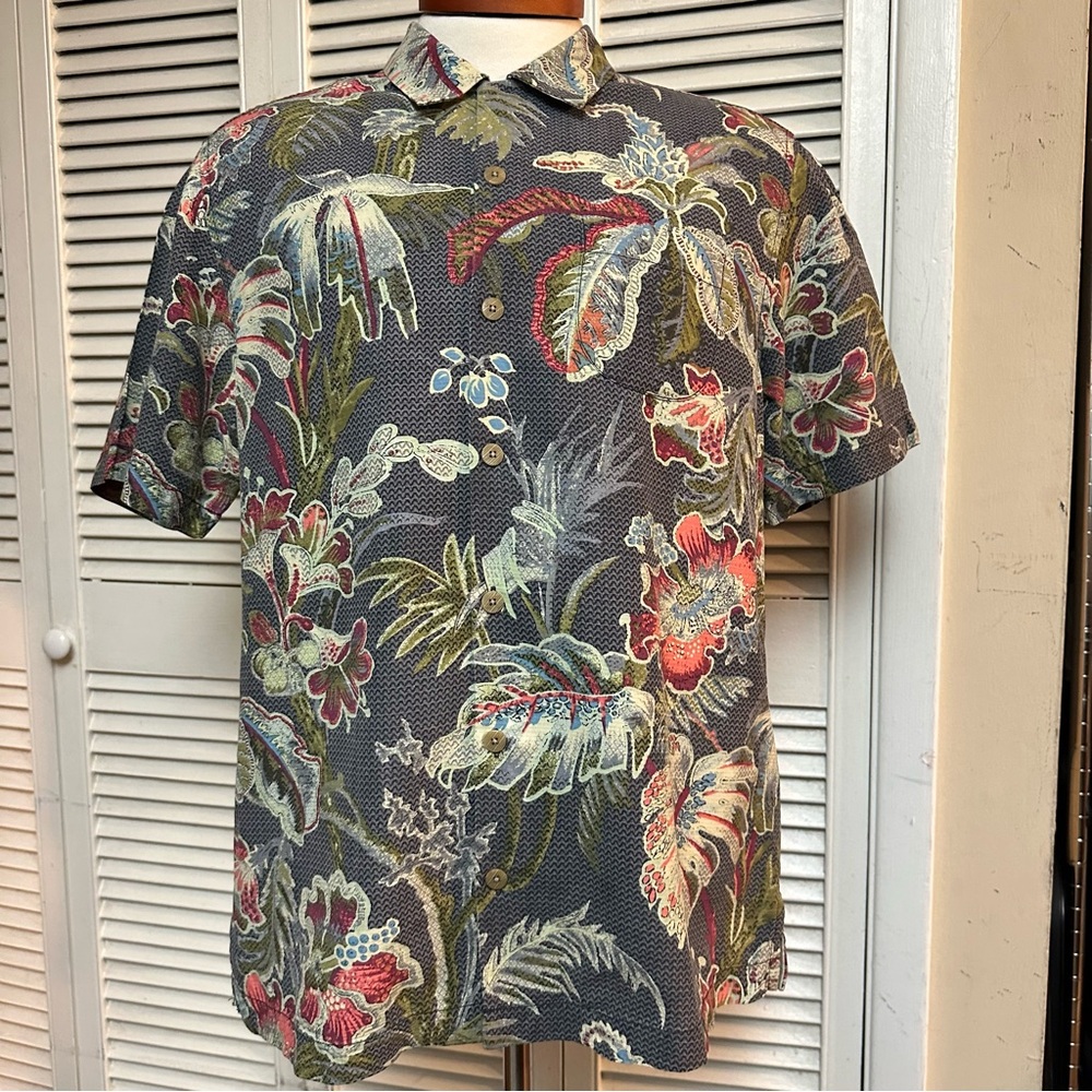 TOMMY BAHAMA  size MEDIUM Island Modern Fit SILK